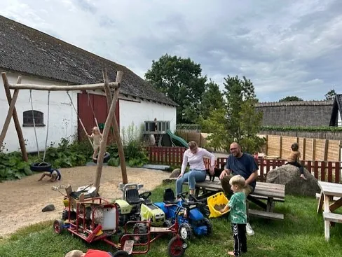 Vi har lige nu ledige pladser.